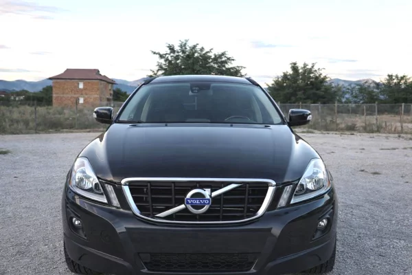 SUV Komod Volvo XC60 me Qera 29 euro dita