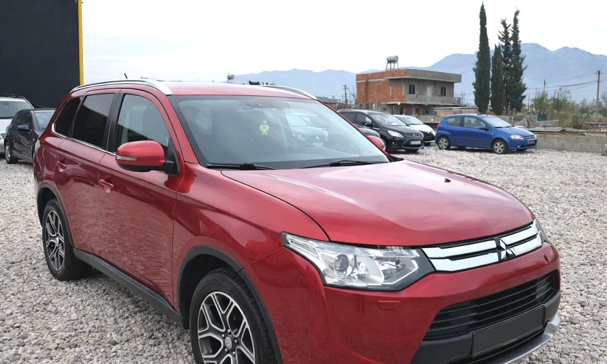 Mitsubishi Outlander SUV Praktik me Qera 30 EURO DITA 