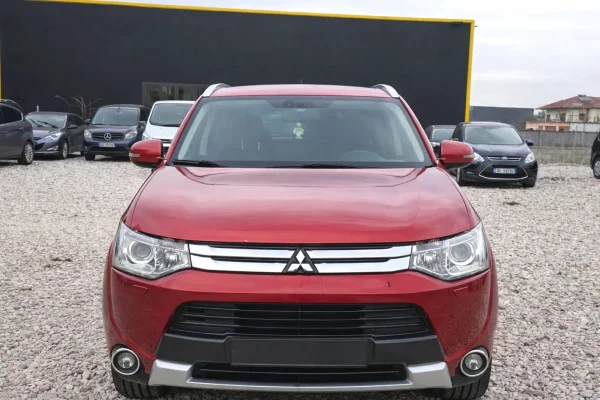 Mitsubishi Outlander SUV Praktik me Qera 30 EURO DITA 