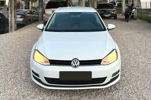 Jepet me qera Volkswagen Golf 7 2.0 Nafte Automat – 2015