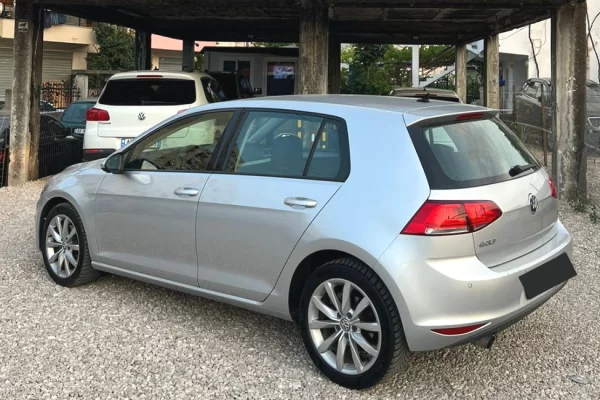 Jepet me qera ne Rinas Volkswagen Golf 7 – 2013 Nafte Automat 
