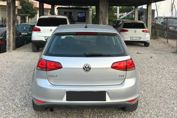Jepet me qera ne Rinas Volkswagen Golf 7 – 2013 Nafte Automat 