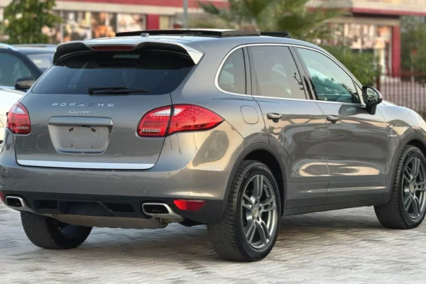 Makina me qera ne Tirane - 85 Euro