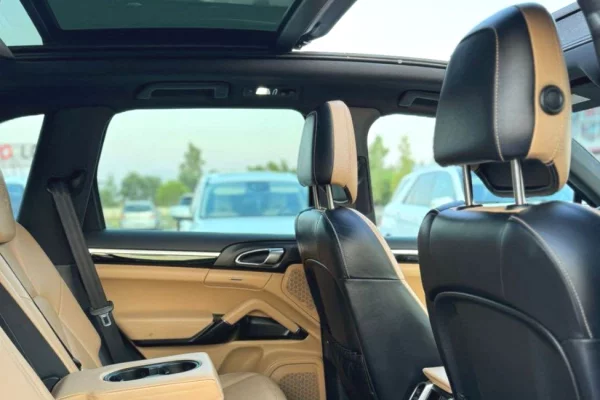 Porsche Cayenne 2015 me Qera ne Rinas