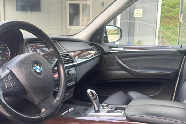 BMW X5 2011 e Zeze me Qera ne Rinas