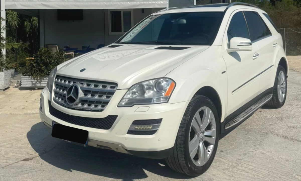Mercedes-Benz ML 2011 e Bardhe me Qera ne Rinas – SUV Luksoz & Komod!