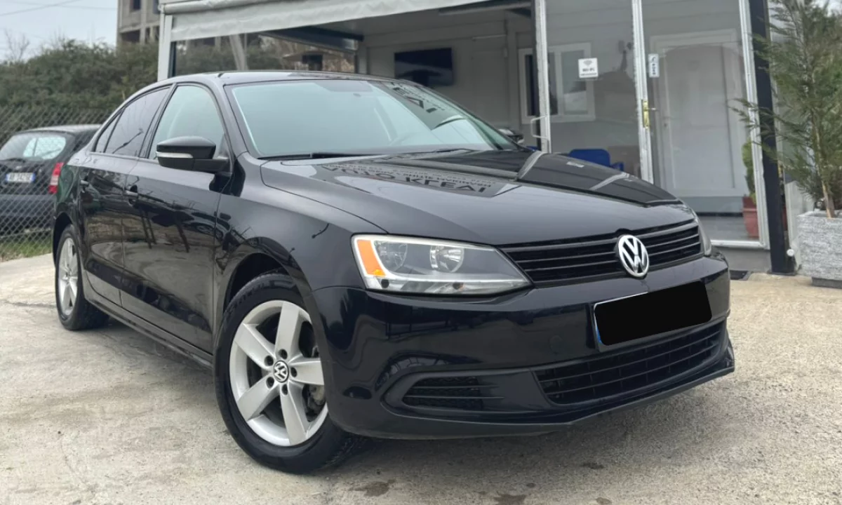 Volkswagen Jetta 2014 me Qera ne Rinas – Komoditet & Drejtim i Lehte!