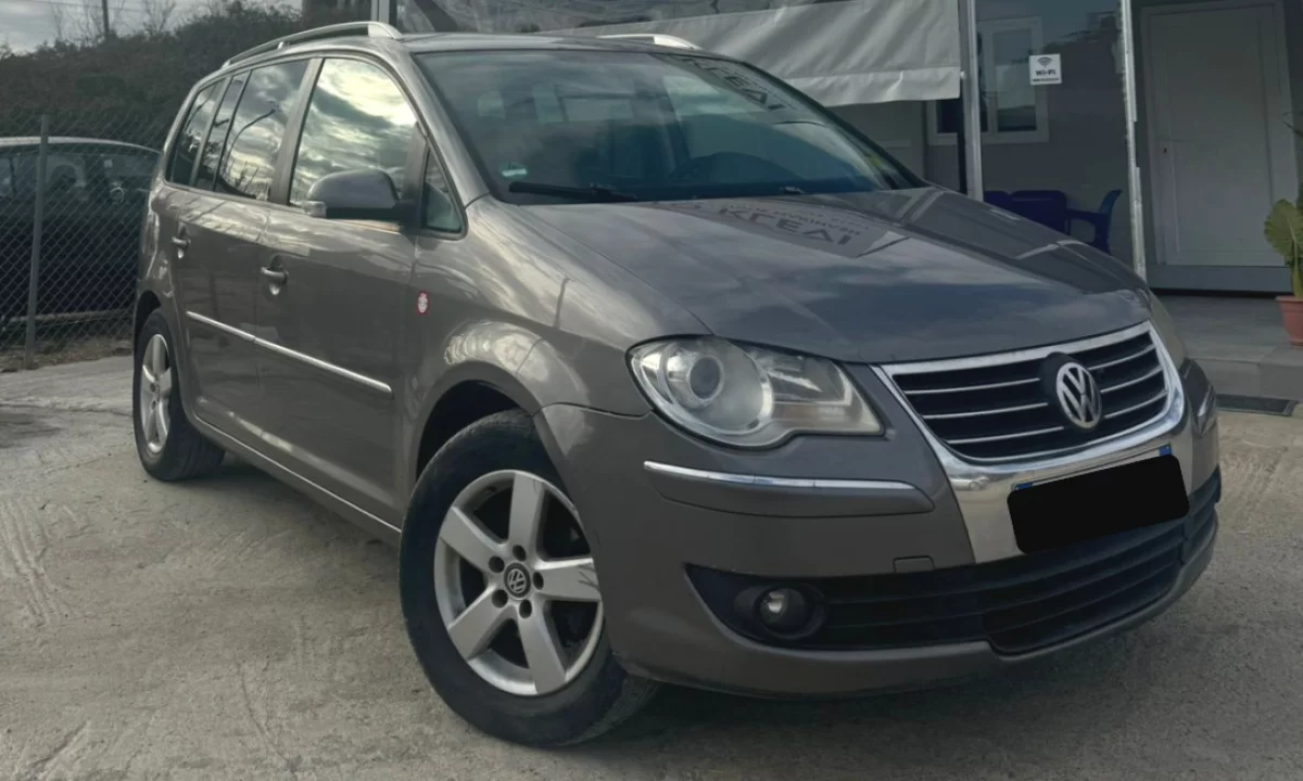 Volkswagen Touran 2010 me Qera – 7 Vende, Komfort & Prakticitet ne Rinas!