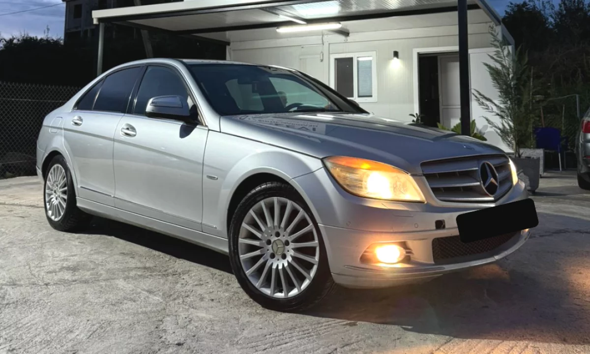 Mercedes-Benz C-Class 2010 me Qera ne Rinas