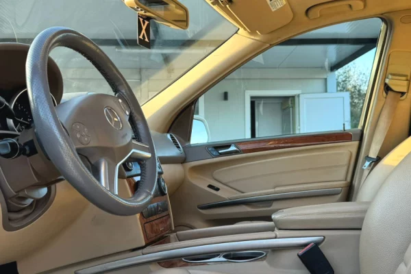 Mercedes-Benz ML 2011 me Qera ne Rinas – SUV Luksoz & Komod!