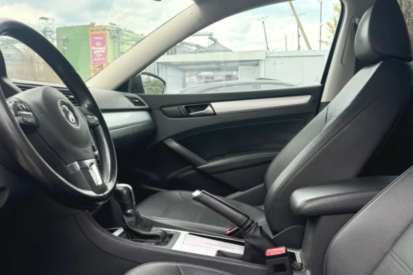 Wolkswagen Passat 2014 me Qera ne Rinas – Komfort & Drejtim i Lehte!