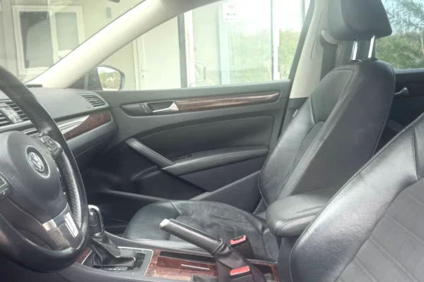 Merr me Qera Volkswagen Passat 2014 – Komoditet dhe Stil ne Rinas!