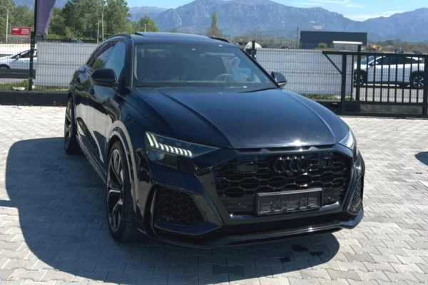Audi RSQ8 me Qera , Super SUV Luksoz që Kthen Çdo Kokë!