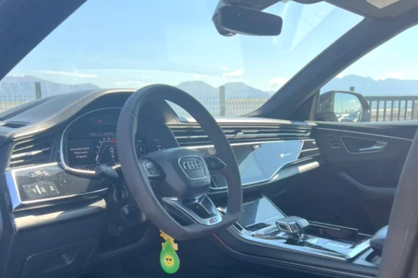 Audi RSQ8 me Qera , Super SUV Luksoz qe Kthen Cdo Koke!