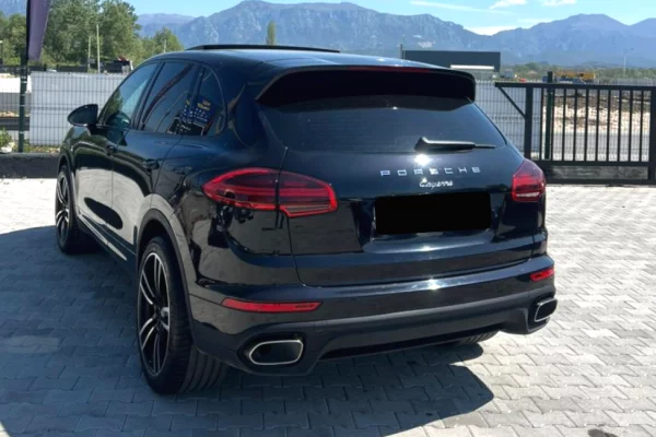 Porsche Cayenne ne Rinas – Fuqi, Luks & Prestigj me qera per vetem 150Euro/dita!