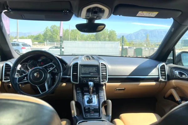 Porsche Cayenne ne Rinas – Fuqi, Luks & Prestigj me qera per vetem 150Euro/dita!