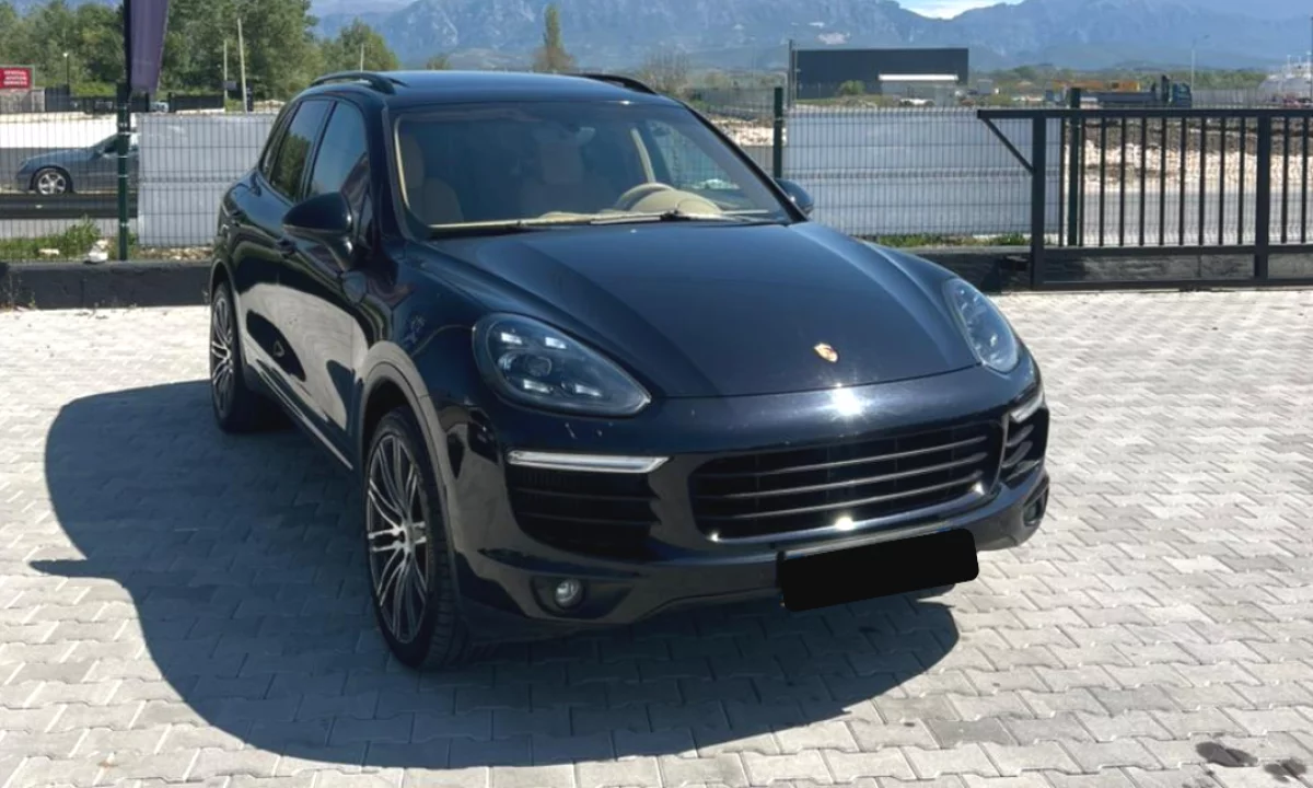 Porsche Cayenne 2016 me Qera ne Rinas – Luks, Fuqi & Komoditet vetem 150Euro/dita!