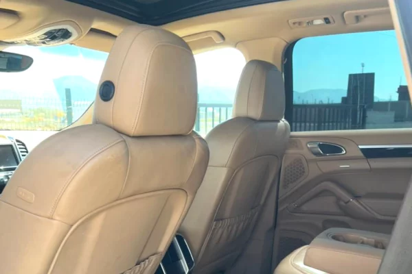 Porsche Cayenne 2016 me Qera ne Rinas – Luks, Fuqi & Komoditet vetem 150Euro/dita!