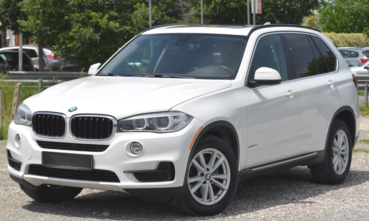 BMW X5 2015 – Me Qera ne Rinas, Stil qe bie ne sy