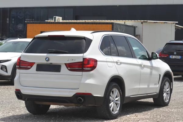 BMW X5 2015 – Me Qera ne Rinas, Stil qe bie ne sy