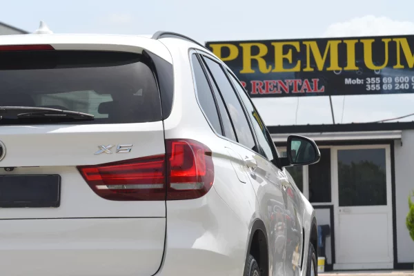 BMW X5 2015 – Me Qera ne Rinas, Stil qe bie ne sy
