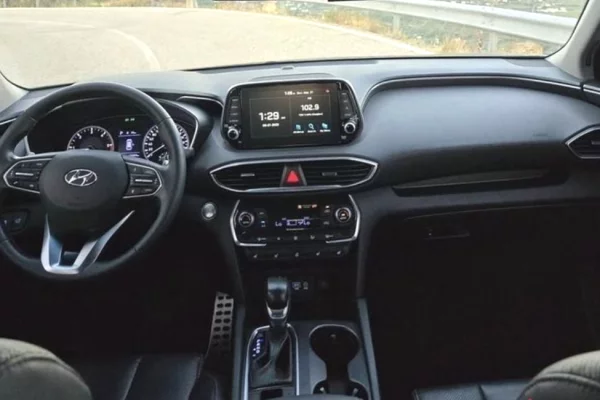 Makine me qera Hyundai Santa Fe duke filluar nga 60 euro dita