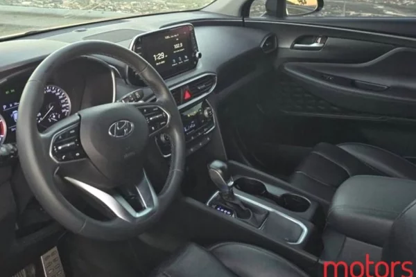 Makine me qera Hyundai Santa Fe duke filluar nga 60 euro dita