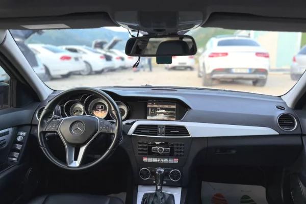 super okazion  Mercedes-Benz C-Class duke nisur nga 45 euro dita per rezervime mbi 7 dite