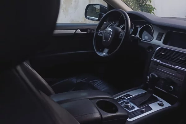 Makine me qera Audi Q7 duke filluar nga 70 euro dita