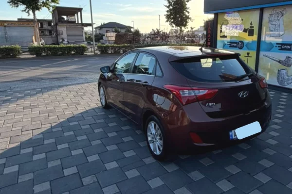 Makine me qera Hyundai i30 duke filluar nga 4500 leke dita