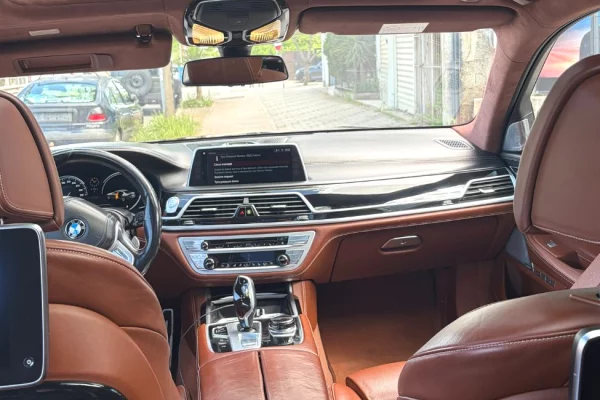 Summer offer!!! BMW - Series 7 750Li starting from 150 euros for reservations + 5 days.