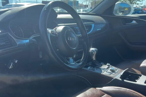 Audi A6 – Elegance, Komoditet dhe Performance Premium / 60 euro dita.