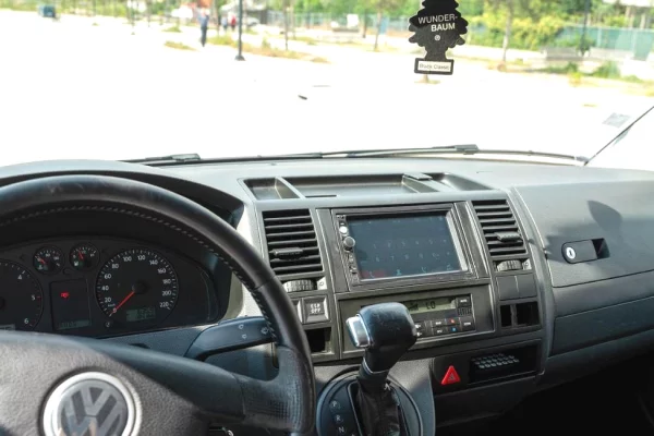 🚐 Volkswagen Transporter 8+1 – Hapesire, Prakticitet dhe Udhetim pa Kompromis!
