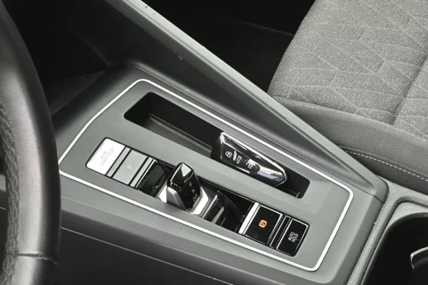 🚗 Volkswagen Golf 8.5 Hybrid – Model i Ri 2025, Teknologji dhe Efikasitet