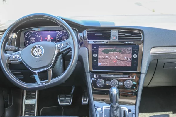 🚗 Volkswagen Golf 7.5 IQ Drive – Stil, Teknologji dhe Kenaqesi ne Drejtim