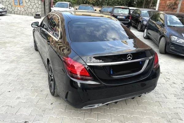🚘 Mercedes-Benz C-Class 2021 – Elegance Moderne dhe Drejtim i Kendshem