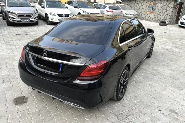 🚘 Mercedes-Benz C-Class 2021 – Elegance Moderne dhe Drejtim i Kendshem