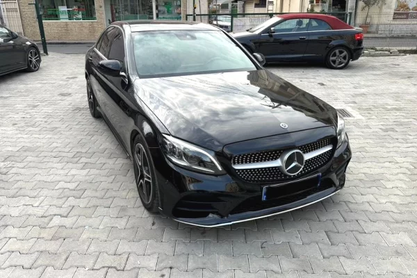Noleggio Auto a Tirana - 100 Euro