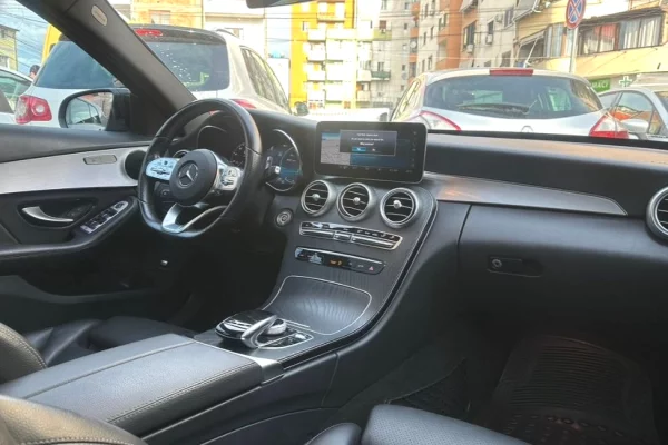 🚘 Mercedes-Benz C-Class 2021 – Elegance Moderne dhe Drejtim i Kendshem