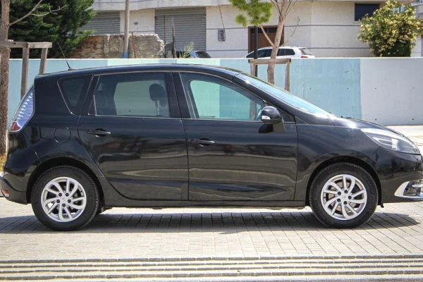 🚙 Renault Scenic  - hapesire dhe prakticitet per cdo udhetim!