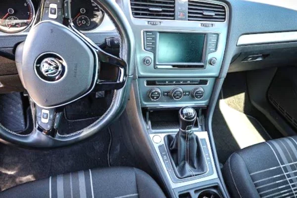 🚘 Volkswagen Golf 7 - Prakticitet, stil dhe kenaqesi ne drejtim!