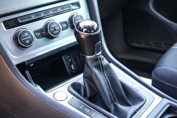 🚘 Volkswagen Golf 7 - Prakticitet, stil dhe kenaqesi ne drejtim!