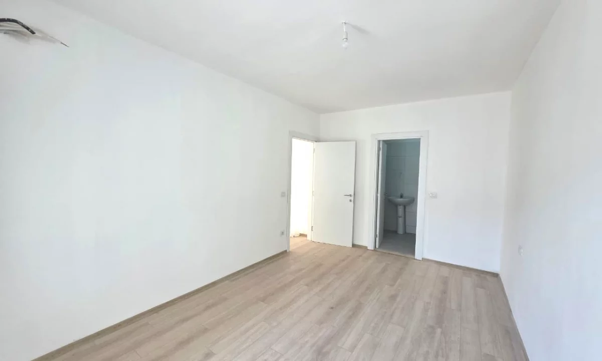 Shtepi me qera Apartament ne Tirane, 2+1, Mobilimi Bosh, pa mobiluar, Pagesa 32,000  Leke.