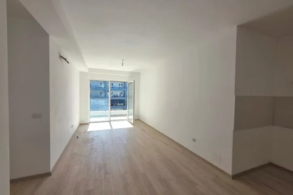 Shtepi me qera Apartament ne Tirane, 2+1, Mobilimi Bosh, pa mobiluar, Pagesa 32,000  Leke.