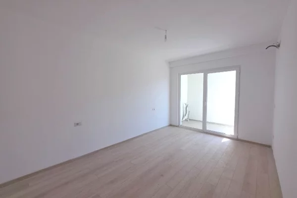 Shtepi me qera Apartament ne Tirane, 2+1, Mobilimi Bosh, pa mobiluar, Pagesa 32,000  Leke.