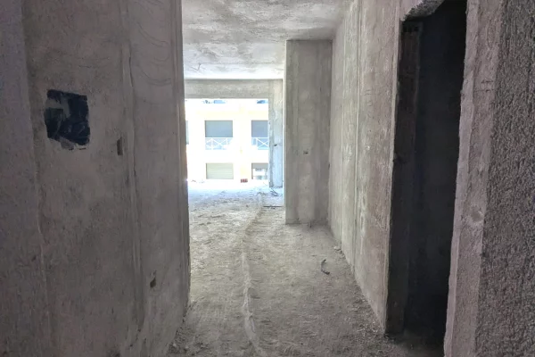 Shtepi ne shitje Apartament ne Vlore, 1+1, Mobilimi Bosh, pa mobiluar, Pagesa 148,200  Euro.