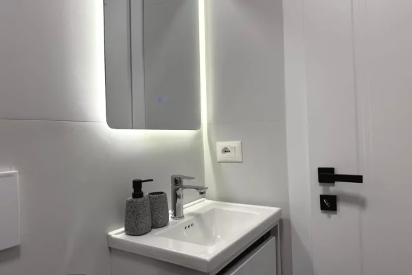 Shtepi ne shitje Apartament ne Tirane, 1+1, Mobilimi E mobiluar, Pagesa 193,000  Euro.