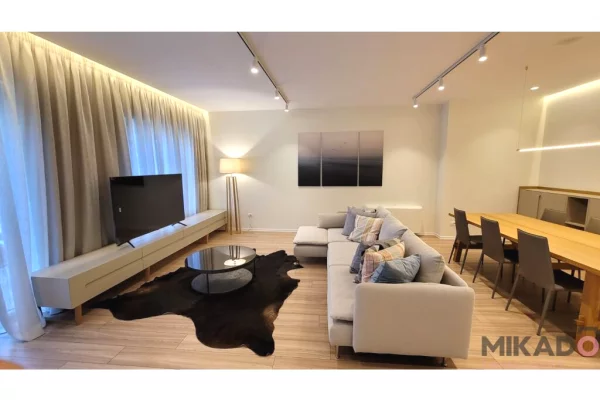 Shtepi me qera Vila Luksoze ne Tirane, 3+1, Mobilimi E mobiluar, Pagesa 5,000  Euro.