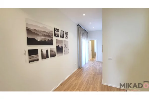 Shtepi me qera Vila Luksoze ne Tirane, 3+1, Mobilimi E mobiluar, Pagesa 5,000  Euro.