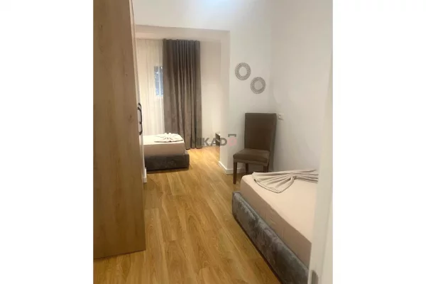 Jepet me Qira Apartament 2+1 tek Kryqezimi 21 Dhjetori !